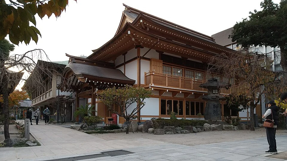 2023年撮影の福岡市博多区・櫛田神社の櫛田会館と社務所