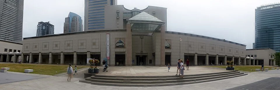 2016年撮影の横浜美術館の外観