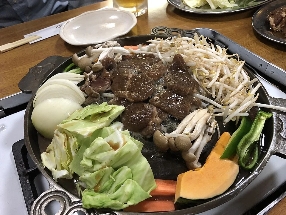 2018年撮影の松尾ジンギスカンの料理の一例