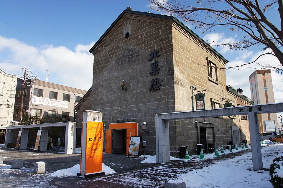 2011年撮影の小樽堺町通り・北菓楼の建物
