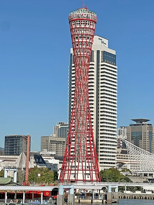 2024年11月撮影の神戸ポートタワー外観