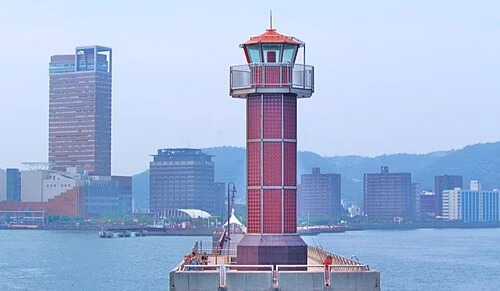 2013年に撮影された高松港玉藻防波堤の赤灯台