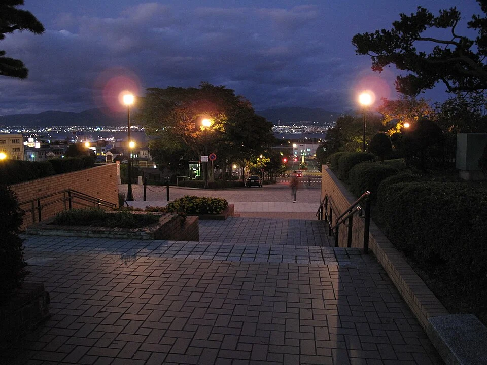 2009年撮影の函館・元町公園の風景。記事で紹介した喫茶店の店内ではありません
