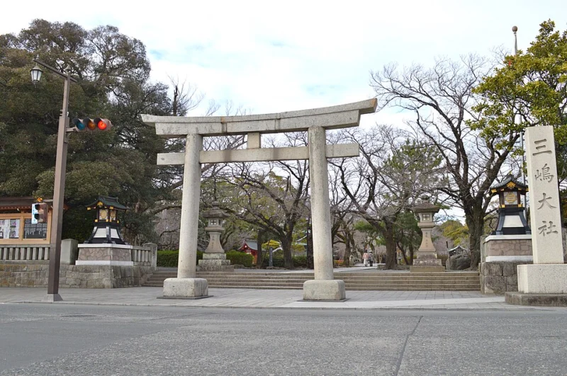 2013年撮影の静岡県三島市・三嶋大社入口