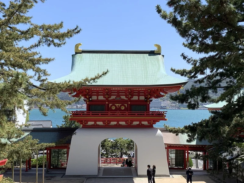 2023年4月に撮影された山口県下関市・赤間神宮の赤い水天門
