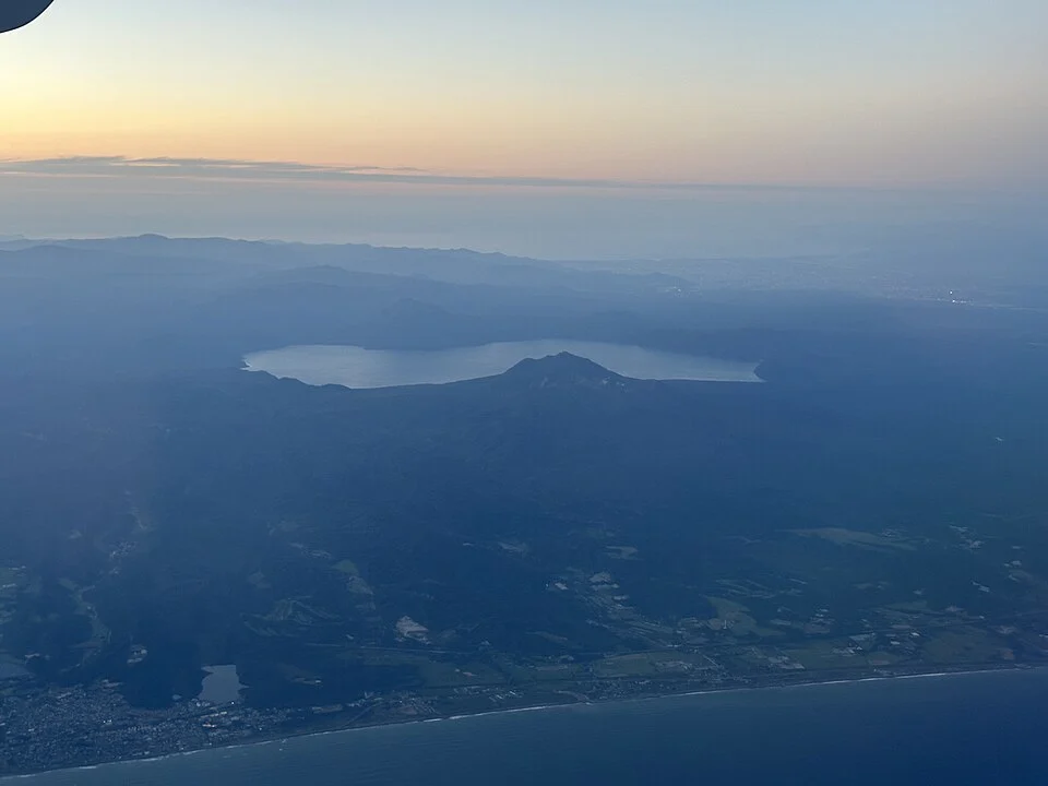 2026年9月に上空から撮影した北海道・支笏湖。氷濤まつり開催時の画像ではない
